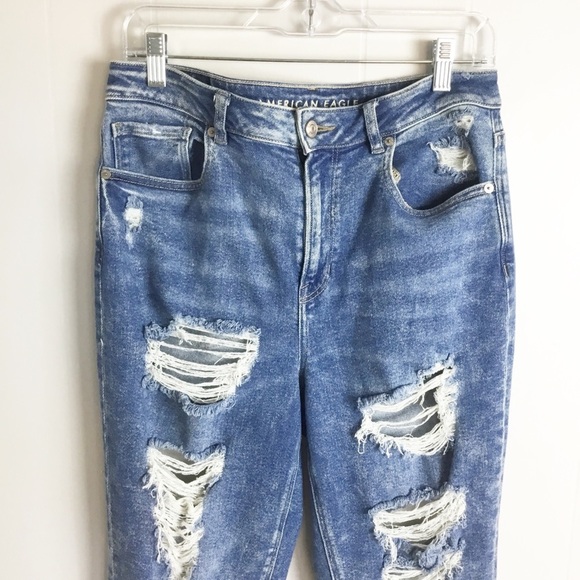 America Eagle Distressed Stretch Mom Jeans Size 8 - Picture 2 of 5